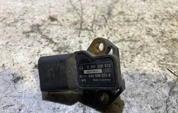 Volkswagen Golf VI Air pressure sensor 038906051D 0261230073