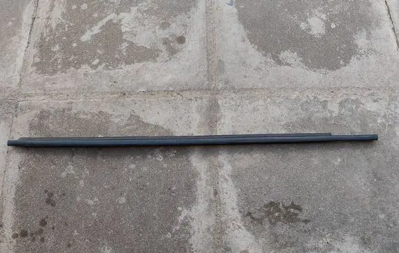 Toyota Yaris Rubber seal front door window/glass 