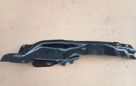 Audi A8 S8 D3 4E Front arch trim 4H0805172TA