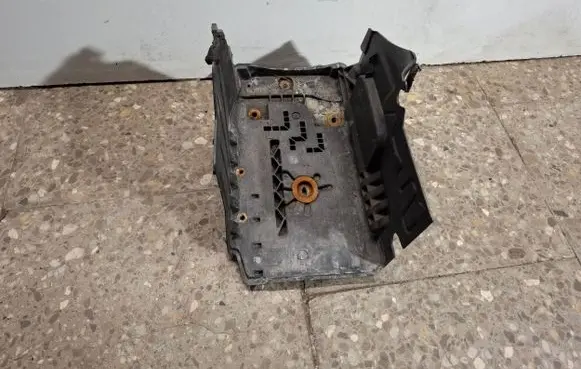 Volvo XC60 Battery tray 31201040