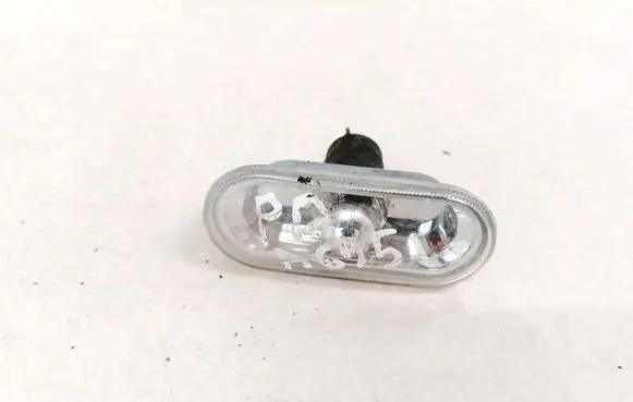 Front fender indicator light