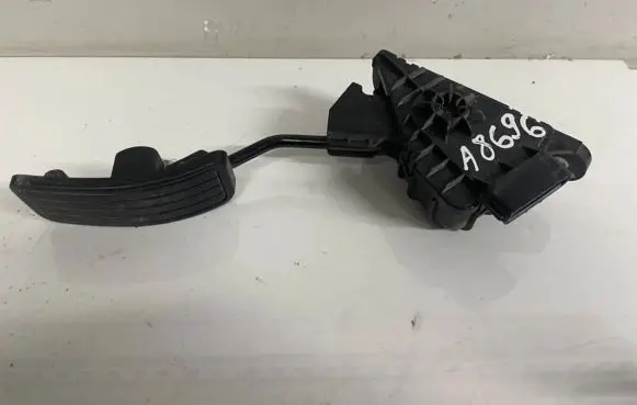Subaru B9 Tribeca Accelerator throttle pedal 36010xa000 1988003240