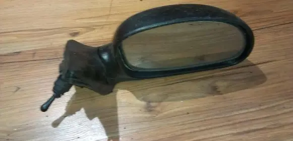Hyundai Lantra I Front door electric wing mirror e13014021