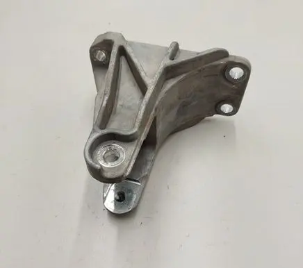Nissan Leaf II (ZE1) Engine mounting bracket