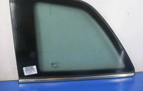 Opel Zafira B Rear side window