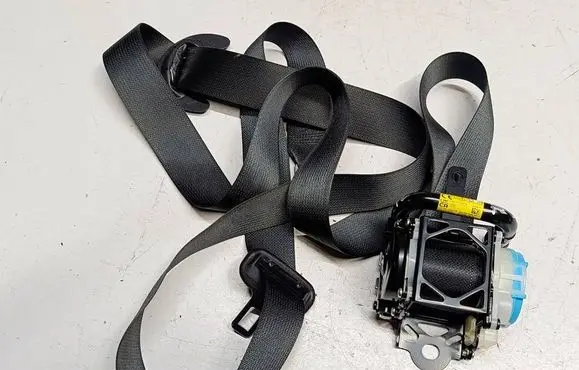 Toyota Yaris XP210 Front seatbelt 73220K0011S3 73220K0011 73210K0011
