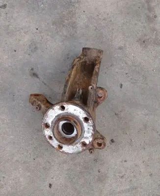 Front wheel hub