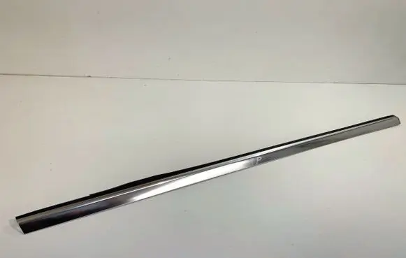 Mercedes-Benz GLA W156 X156 Front door glass trim molding A1567250282
