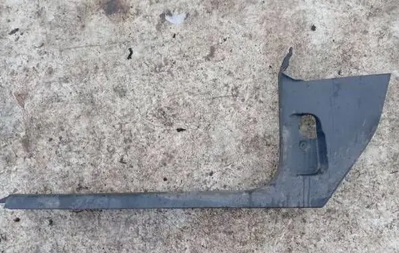 Front sill trim cover
