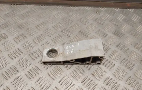Mercedes-Benz S W222 Radiator mount bracket A2226261331 2226261331