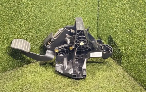Renault Trafic III (X82) Clutch pedal 465039413R 81007514A 0912690