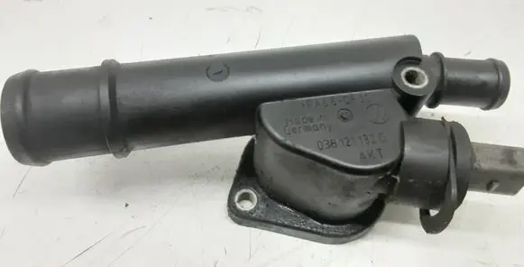 Audi A4 S4 B7 8E 8H Engine coolant pipe/hose 038121132G