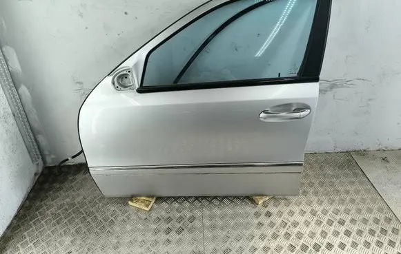 Mercedes-Benz E W211 Front door A2117201305