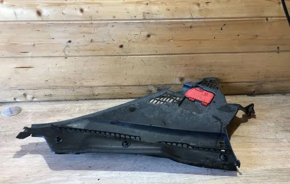Engine bonnet/hood lock trim molding