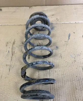 Volkswagen Golf V Rear coil spring