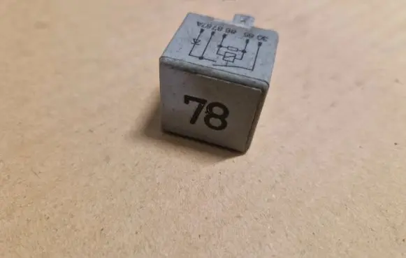 Volkswagen Golf II ABS relay 191927843