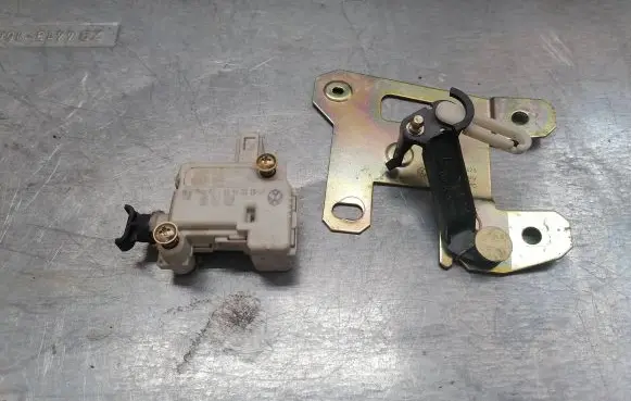 Volkswagen Touareg I Tailgate boot lock/latch motor 3B5827061B 3B0959781C 7L6827425