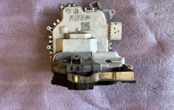 Audi TT TTS Mk2 Front door lock 8J1837016C 8J1837016