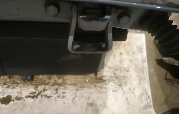 Skoda Octavia Mk2 (1Z) Tailgate/trunk/boot hinge 