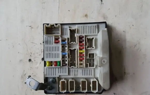 Renault Megane II Fuse module 8200481866 7190181887