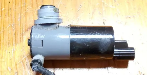 Volvo V40 Windscreen/windshield washer pump 1019873001
