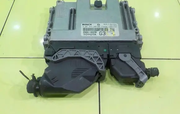 Toyota Avensis T270 Engine control unit/module 8966105G30