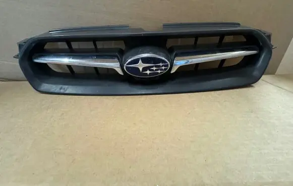 Subaru Legacy Front bumper upper radiator grill