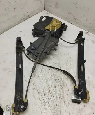 Seat Leon (1P) Front door window regulator with motor 1P0837402E 1K0959792M F005S00295