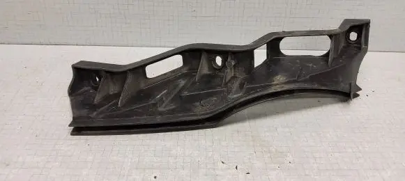 Volkswagen PASSAT B6 Front bumper mounting bracket 3c0807890