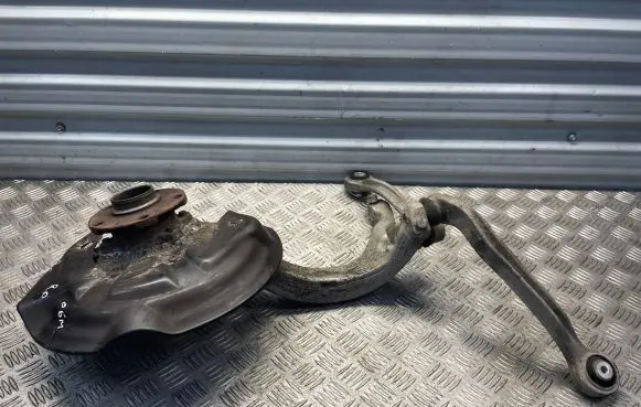 Front wheel hub spindle knuckle
