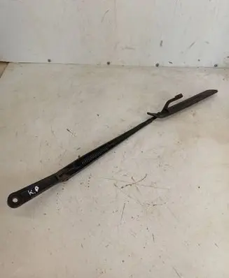 Front wiper blade arm