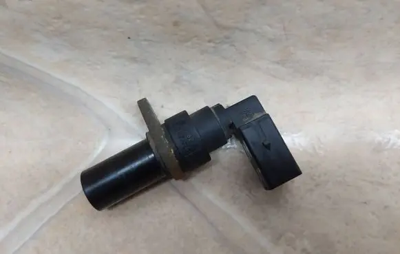 BMW 5 E39 Crankshaft position sensor 2247926