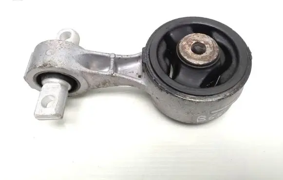 Honda CR-V Engine mount bracket 089005
