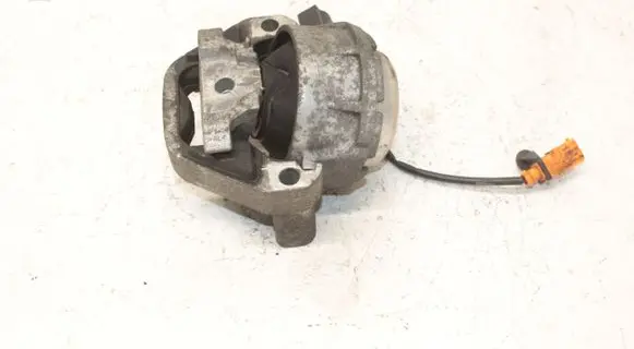 Engine mount bracket