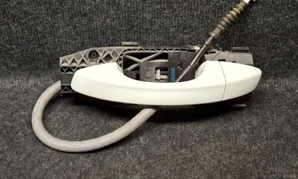 Volkswagen Golf VII Front door exterior handle 5N0837017E 5N0839885H