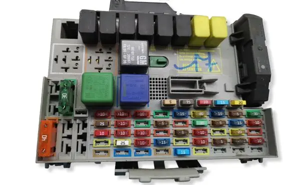 Opel Astra G Fuse box set 24412497