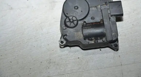 Thermostat/thermostat housing