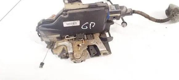 Volkswagen Touran I Rear door lock 7L0839016D