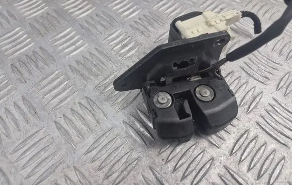 Alfa Romeo GT Tailgate lock latch 