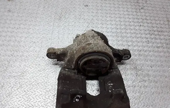 Toyota Auris 150 Front brake caliper