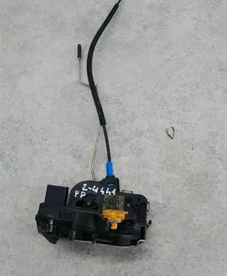 Opel Mokka Front door lock 13579523