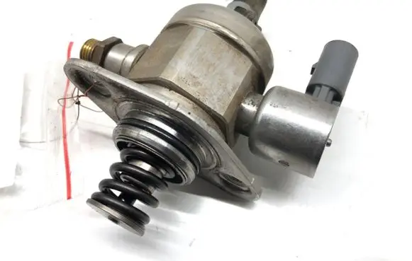 Skoda Superb B6 (3T) Fuel injection high pressure pump 06H127025Q