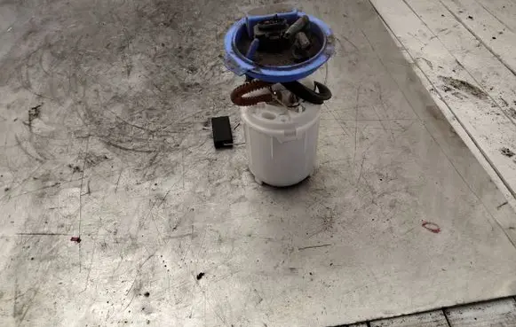 Audi A3 S3 8P Fuel injection high pressure pump