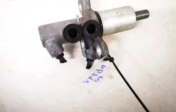 Audi A6 S6 C5 4B Master brake cylinder