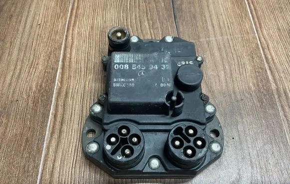 Mercedes-Benz E W124 Ignition amplifier control unit 0085459432