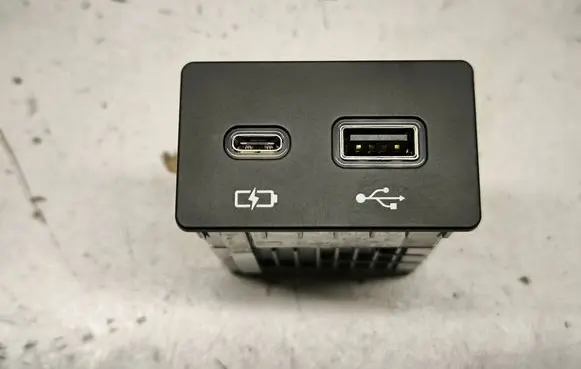 Lexus RX V USB socket connector 8619048110