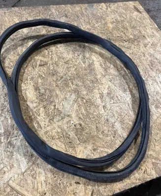 Porsche Cayenne (92A) Front door rubber seal 7p0867365