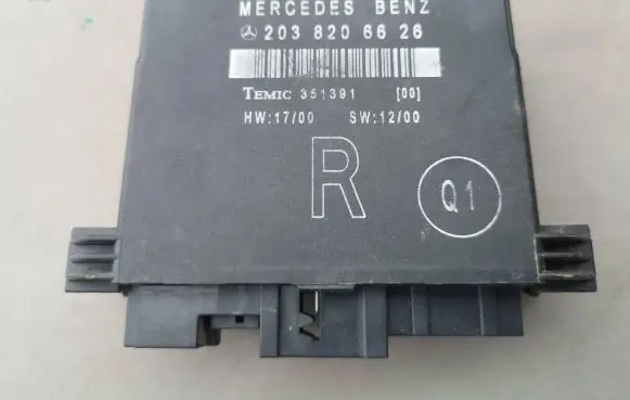 Mercedes-Benz C W203 Door control unit/module 2038206626 351391