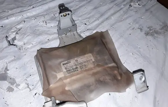 Toyota Yaris Engine control unit/module 0281010563 8966152200