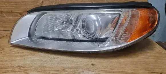 Volvo XC70 Headlight/headlamp 31214170